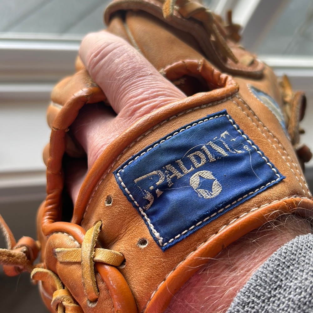 BASEBALL GLOVE BY SPALDING 42-4305